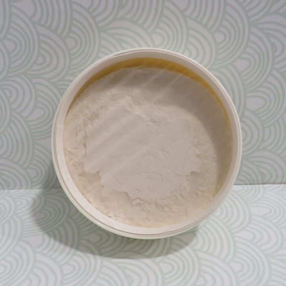 DANA PERFUMES💥FRENCH VANILLA DUSTING POWDER 1.75 OZ💥 - Picture 2 of 7